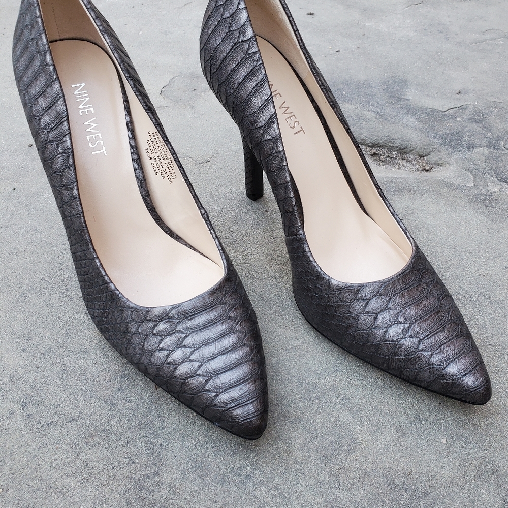 New Beautiful Nine West Heels Never worn. Sz 6